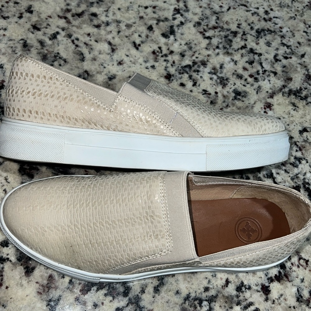 Charleston Shoe Company Cali shoe Pearla Ladies size 8- genuine leather.